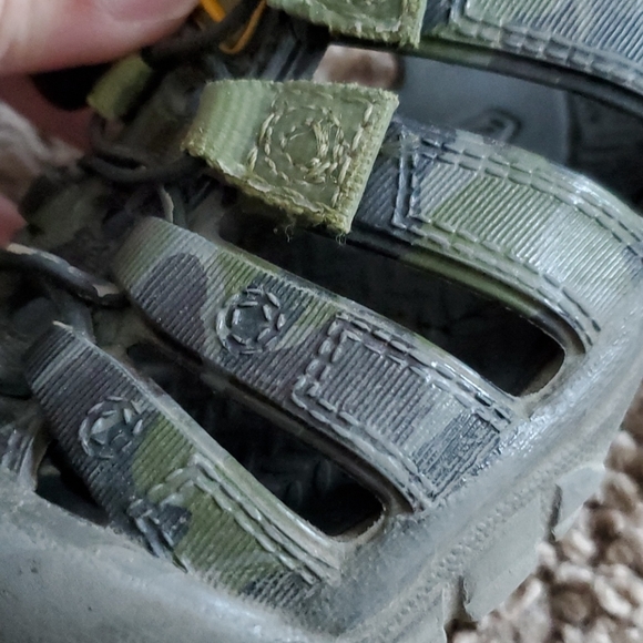 Keen toddler size 9 sandles - Picture 2 of 7